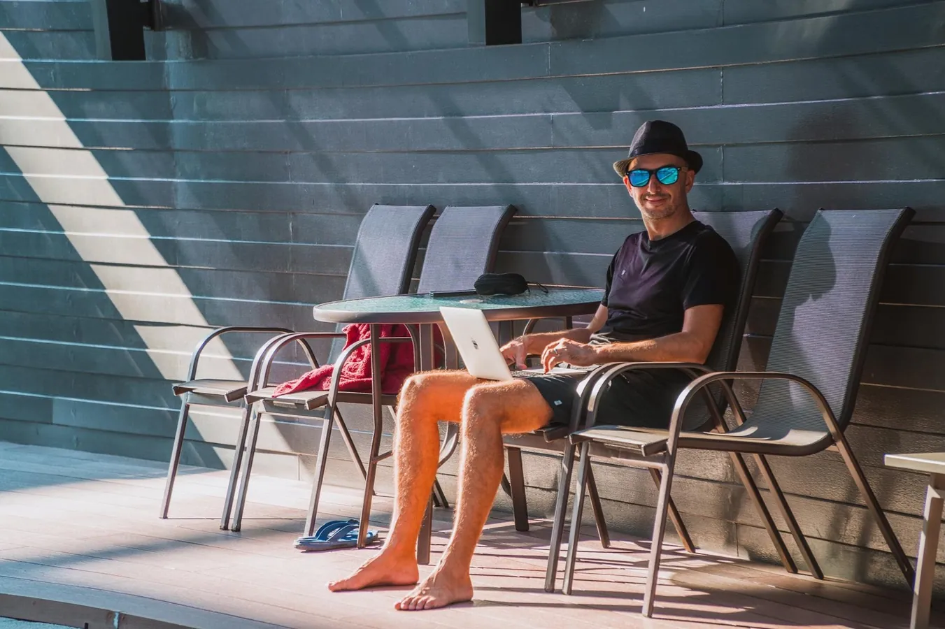 Man werkt in de zon