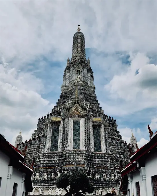 Stunning view of Wat Arun, a famous Buddhist temple in Bangkok, Thailand.